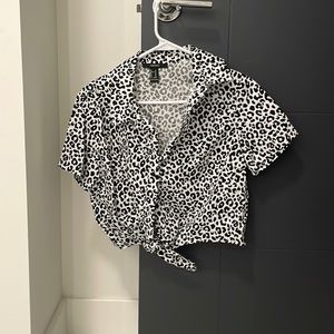 Cropped leopard shirt sleeve print button down